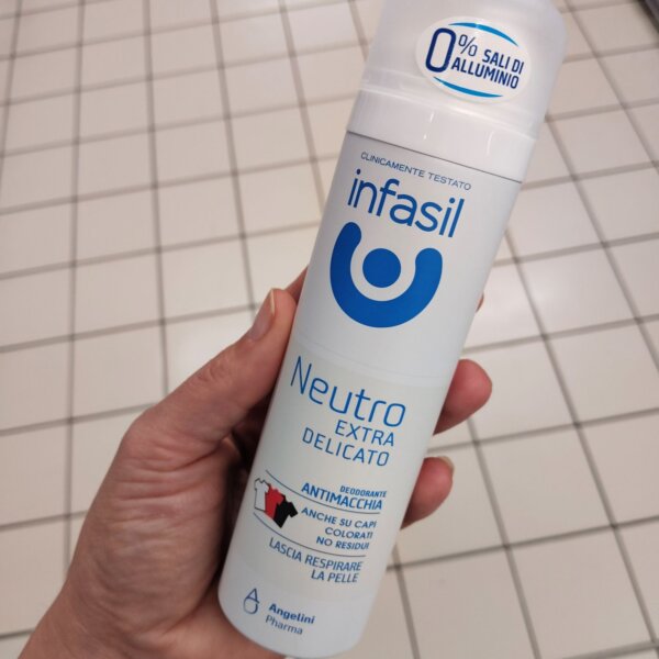 Infasil Extra Delicate Neutrálny deospray 150 ml Deodorant v spreji