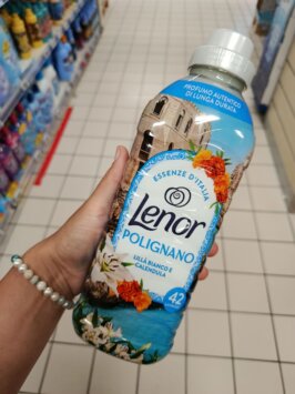 Mousey shop aviváž lenor polignano Lenor Essenze D'Italia Polignano, koncentrovaná aviváž Lila biela a nechtík, 42 praní 882ml