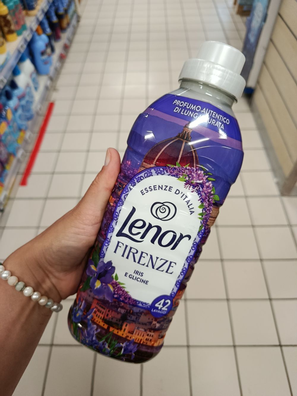 Lenor Essenze D'Italia Firenze, koncentrovaná aviváž s vôňou kosatca a vistérie, 42 praní 882ml
