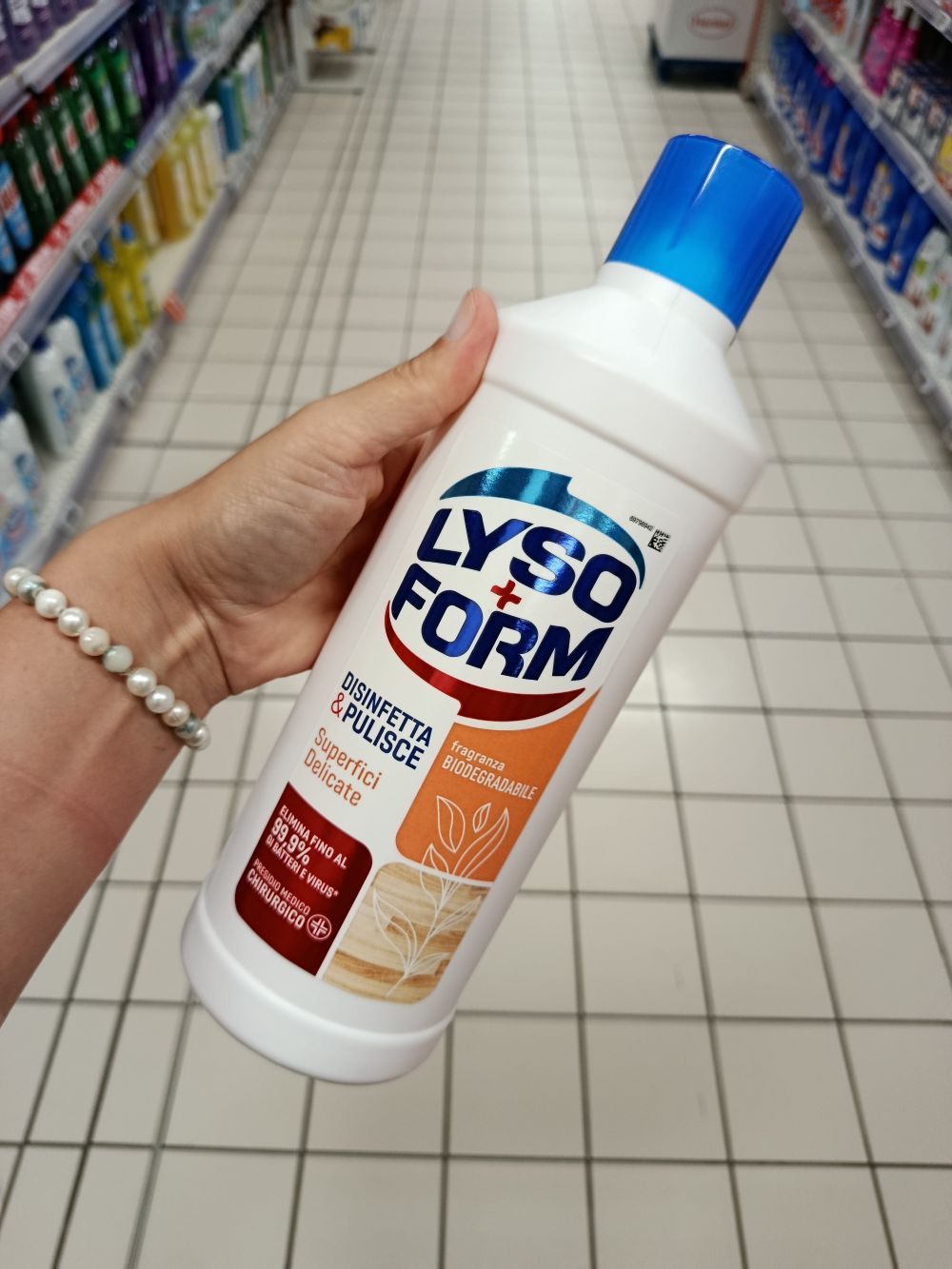 Lysoform šetrne dezinfikuje a čistí povrchy, 1100ml