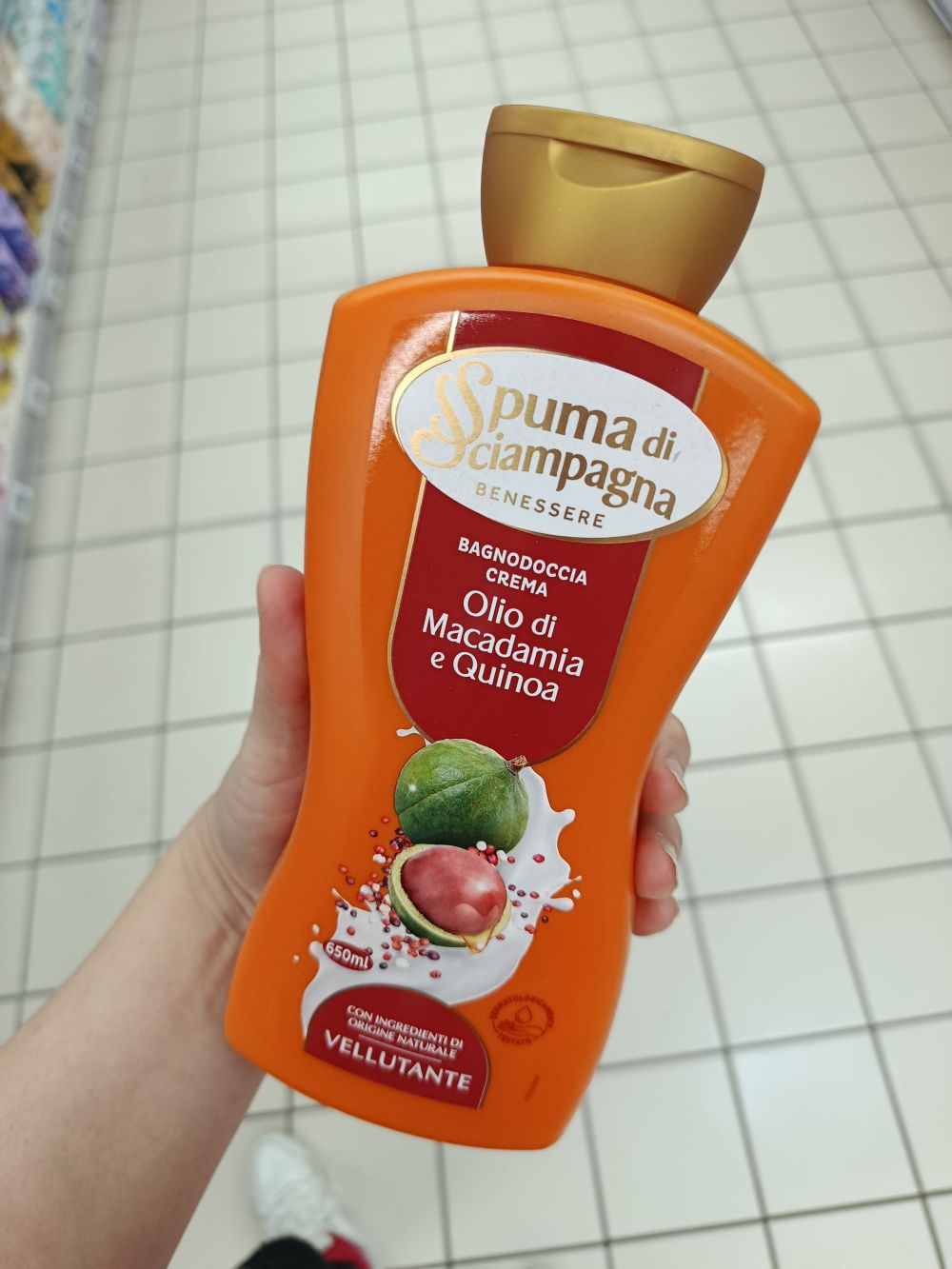 taliansky sprchový gel mousey shop Spuma di Sciampagna, zamatový sprchový gél s makadamiovým olejom a quinoou, 650ml